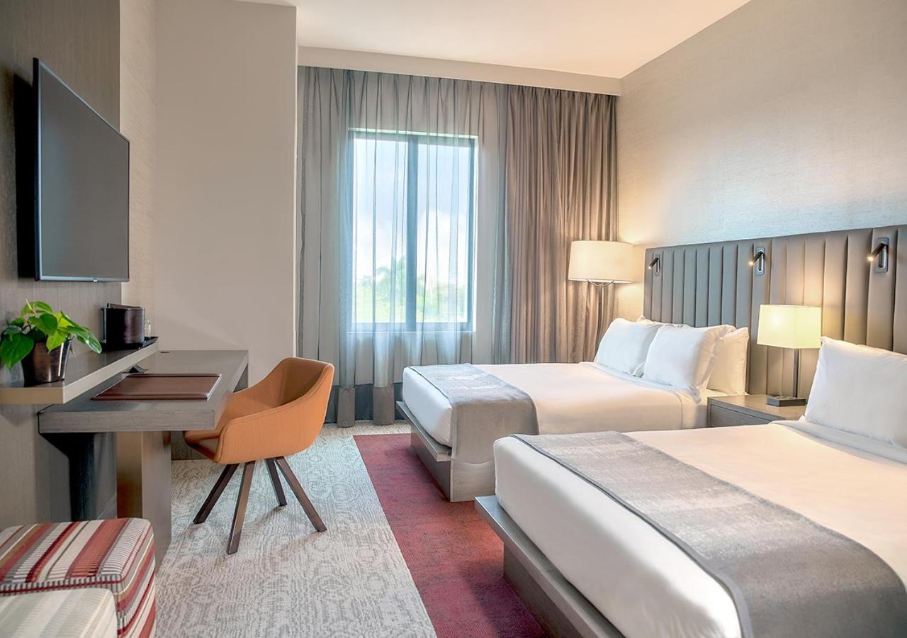 Thesis Hotel Miami Coral Gables, Curio Collection By Hilton Exteriör bild