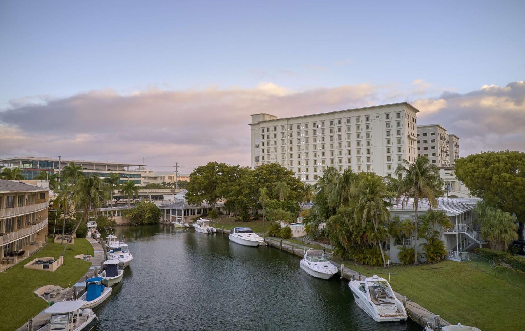 Thesis Hotel Miami Coral Gables, Curio Collection By Hilton Exteriör bild