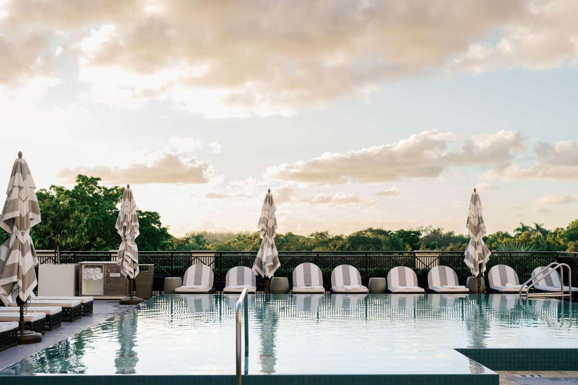 Thesis Hotel Miami Coral Gables, Curio Collection By Hilton Exteriör bild